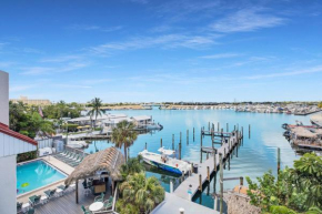 Florida - Spacious Updated Waterfront Condo 2x2 Pool Dock